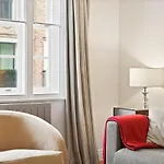 Heavenly Stays, Chelsea, Cozy 1Bd Garden-View Nest