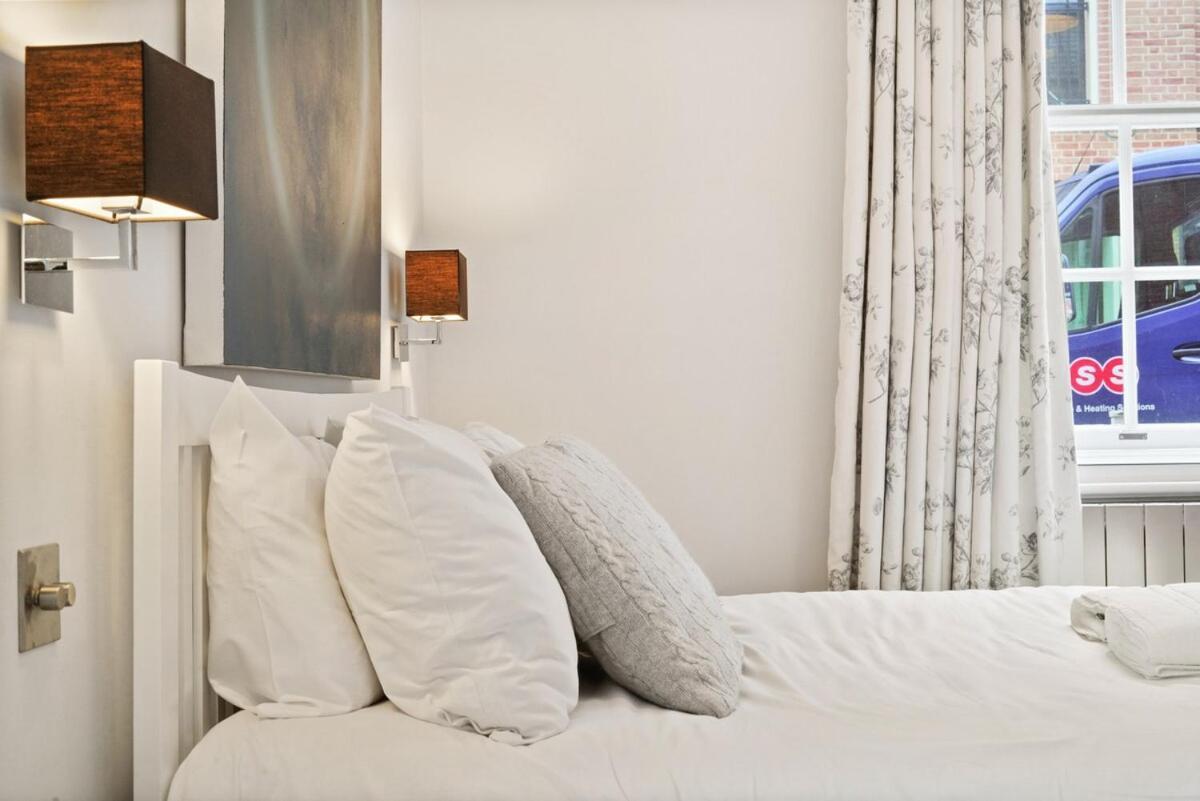 Apartment Heavenly Stays, Chelsea, Cozy 1bd Garden-view Nest *